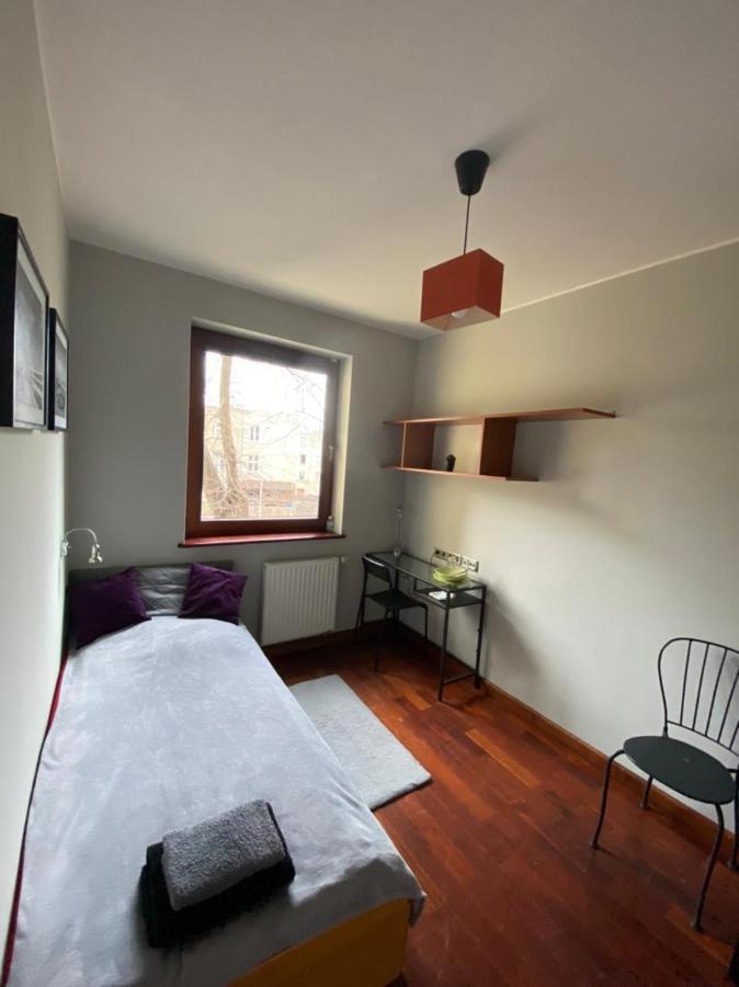 Niewielki Pokoj Jedno Lub Dwuosobowy W Duzym Mieszkaniu W Gdansk Wrzeszcz Ul Smoluchowskiego Kolo Akademii Medycznej - Cooliving Exterior photo
