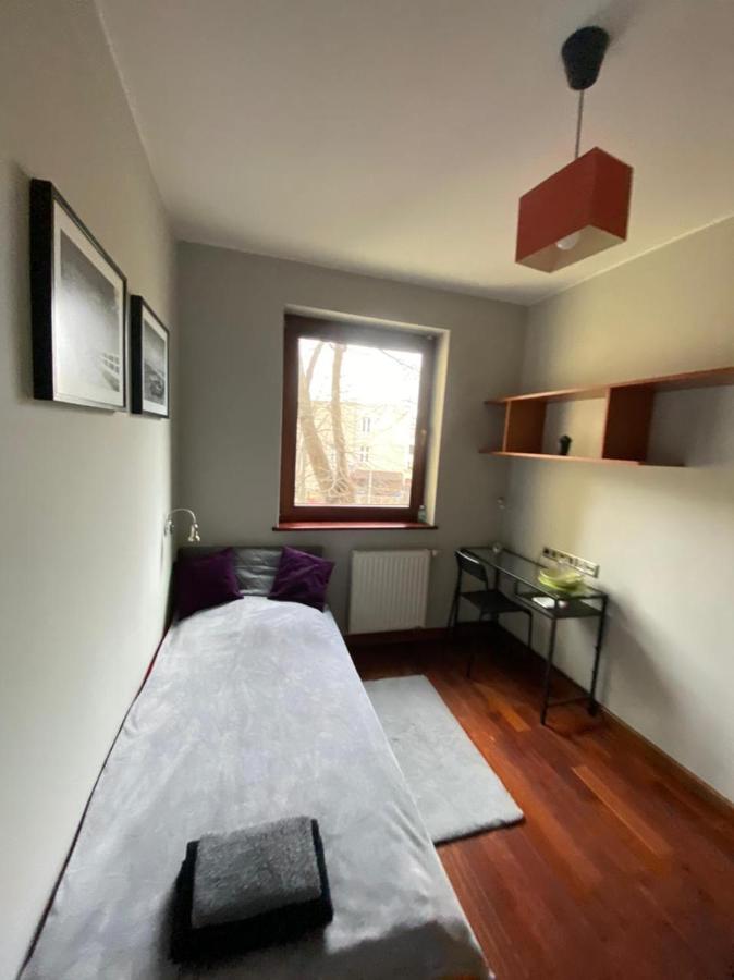 Niewielki Pokoj Jedno Lub Dwuosobowy W Duzym Mieszkaniu W Gdansk Wrzeszcz Ul Smoluchowskiego Kolo Akademii Medycznej - Cooliving Exterior photo
