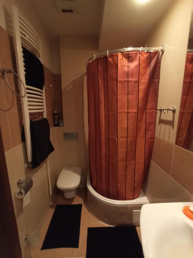 Niewielki Pokoj Jedno Lub Dwuosobowy W Duzym Mieszkaniu W Gdansk Wrzeszcz Ul Smoluchowskiego Kolo Akademii Medycznej - Cooliving Exterior photo